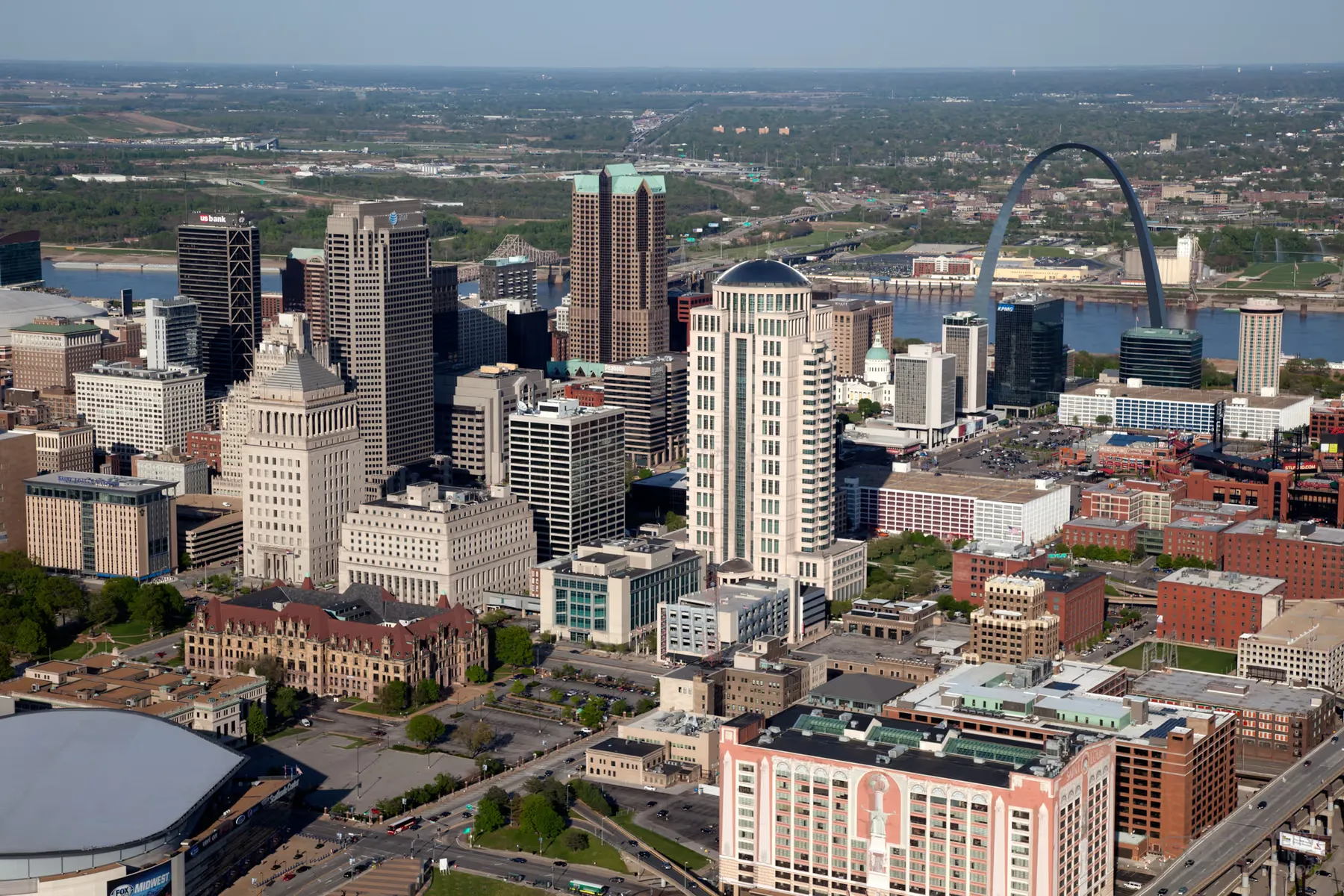 Aerial view of the St. Louis skyline and Gateway Arch